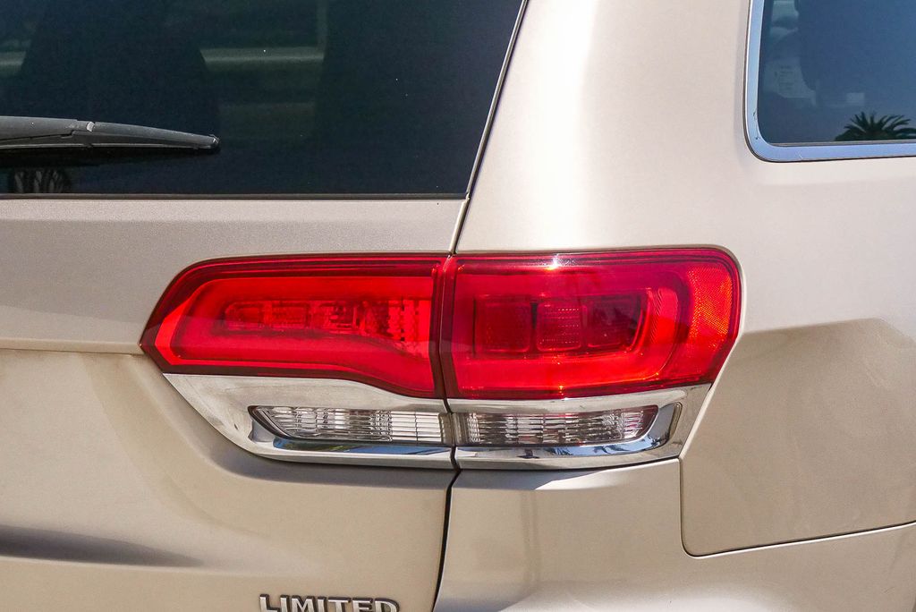 Thumbnail: 2014 Jeep Grand Cherokee - 12