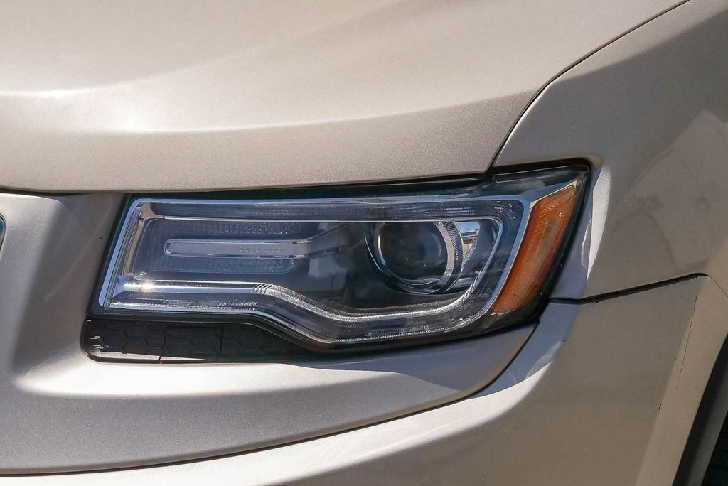 Thumbnail: 2014 Jeep Grand Cherokee - 9