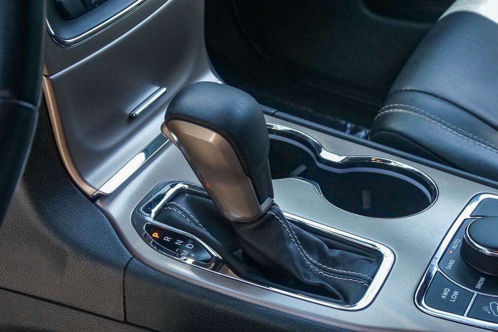 Thumbnail: 2016 Jeep Grand Cherokee - 14