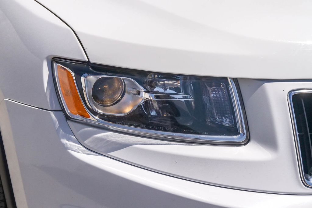 Thumbnail: 2016 Jeep Grand Cherokee - 18