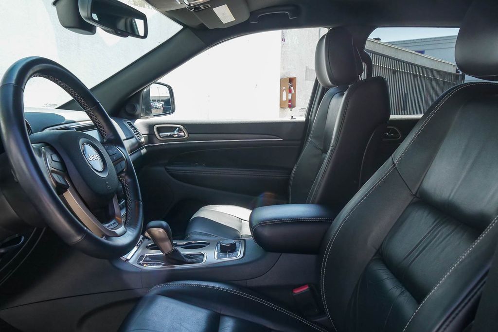 Thumbnail: 2016 Jeep Grand Cherokee - 10