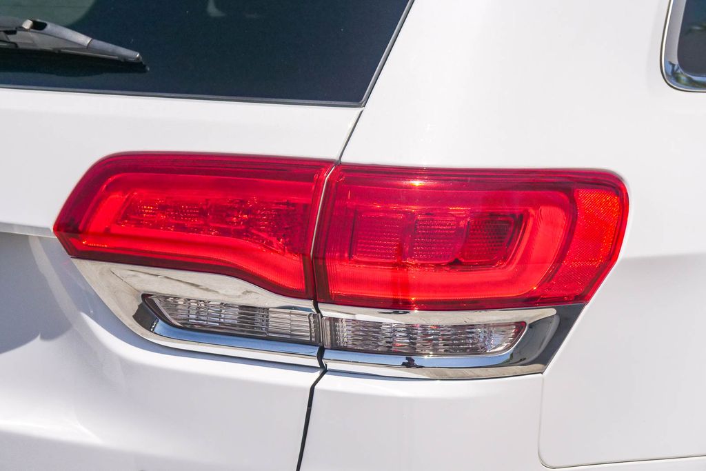 Thumbnail: 2016 Jeep Grand Cherokee - 21