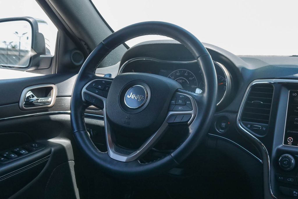 Thumbnail: 2016 Jeep Grand Cherokee - 12