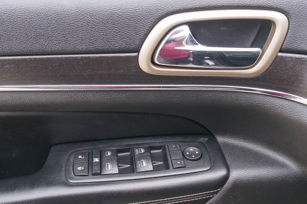 Thumbnail: 2015 Jeep Grand Cherokee - 23