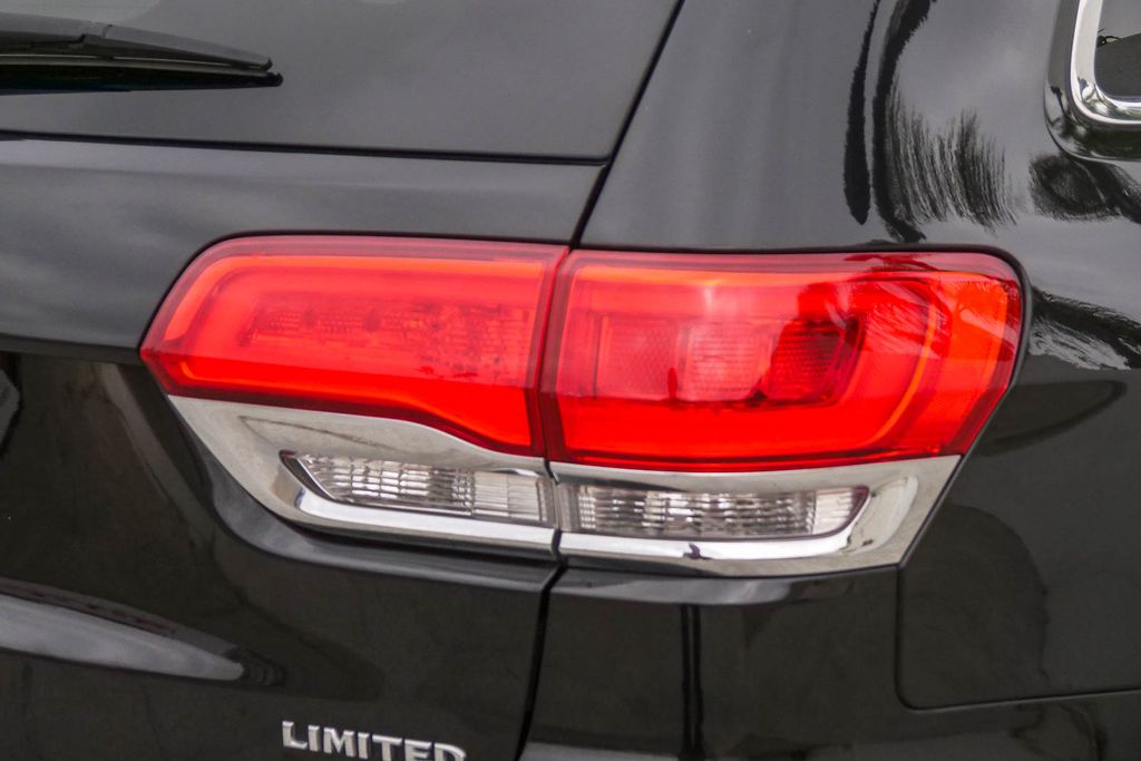 Thumbnail: 2015 Jeep Grand Cherokee - 21