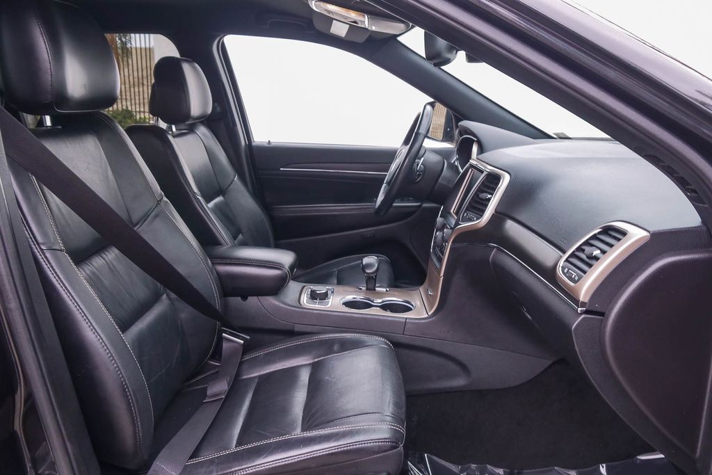 Thumbnail: 2015 Jeep Grand Cherokee - 9