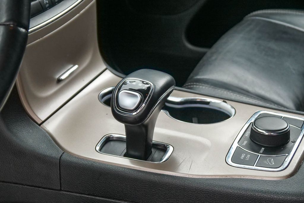 Thumbnail: 2015 Jeep Grand Cherokee - 14