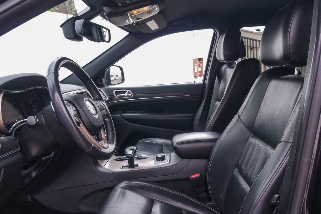 Thumbnail: 2015 Jeep Grand Cherokee - 10