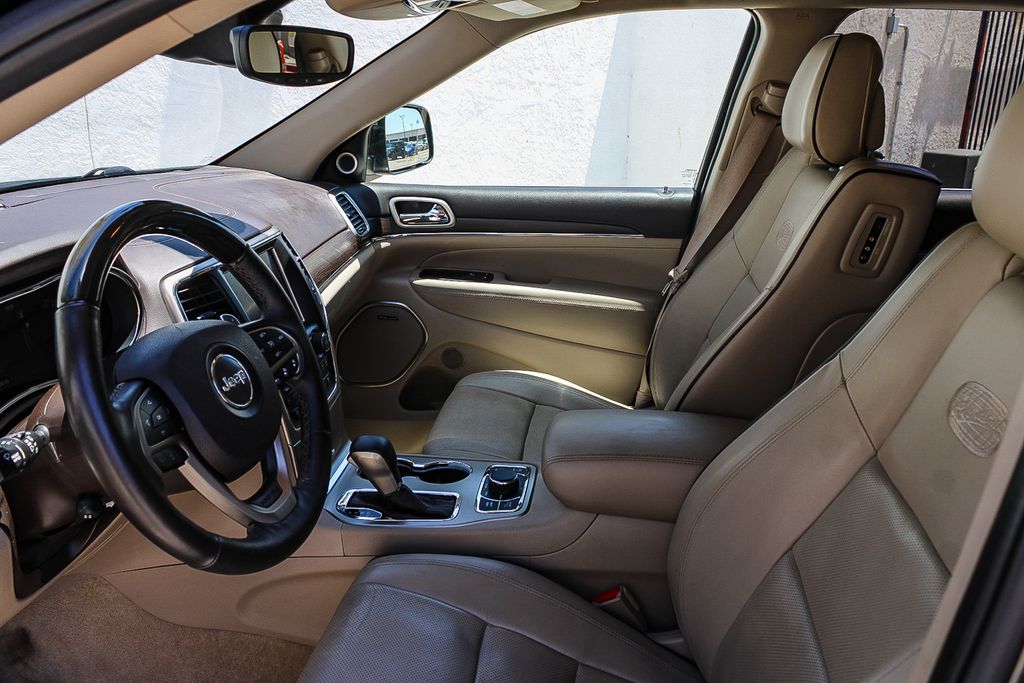 Thumbnail: 2017 Jeep Grand Cherokee - 11