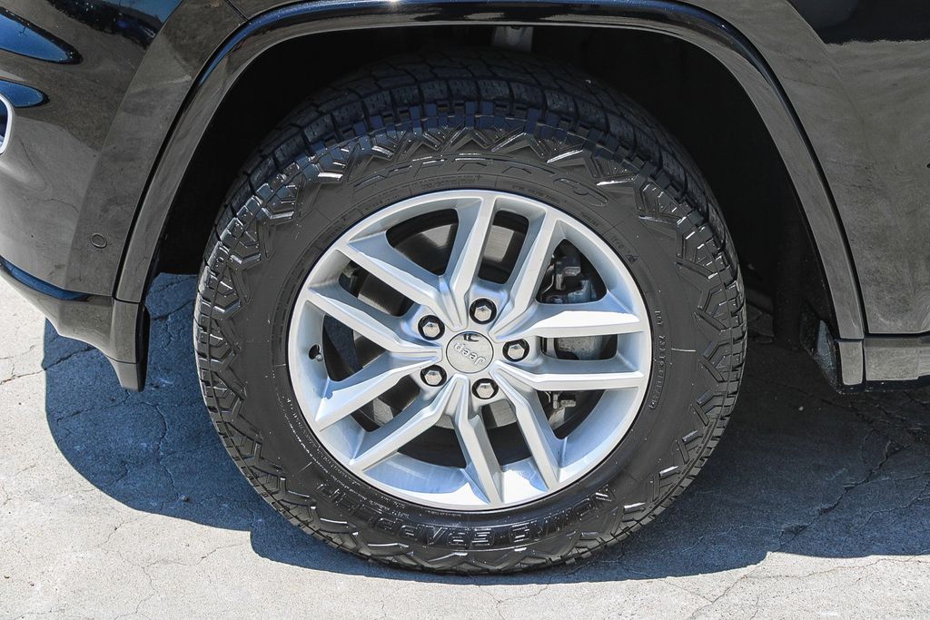 Thumbnail: 2017 Jeep Grand Cherokee - 7