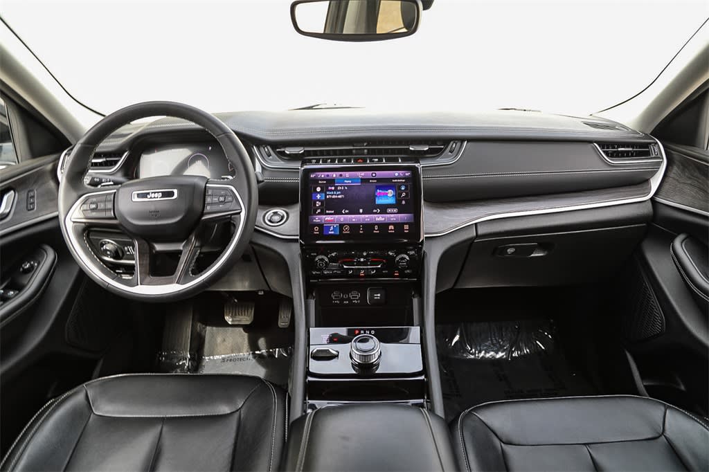 2023 Jeep Grand Cherokee Limited Edition 2