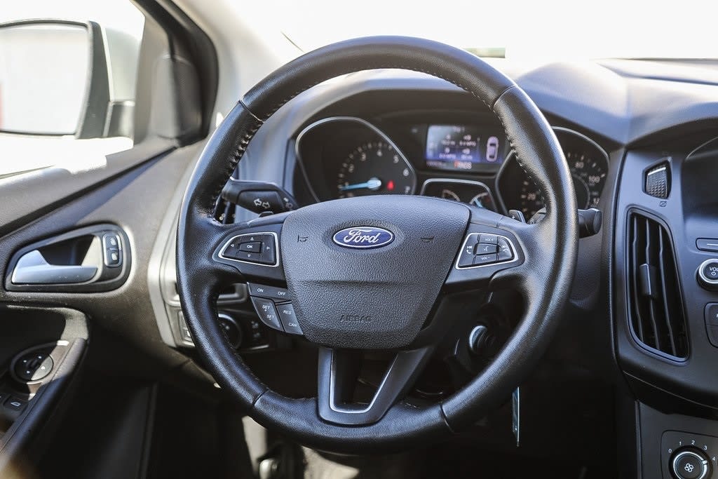 2015 Ford Focus SE 12