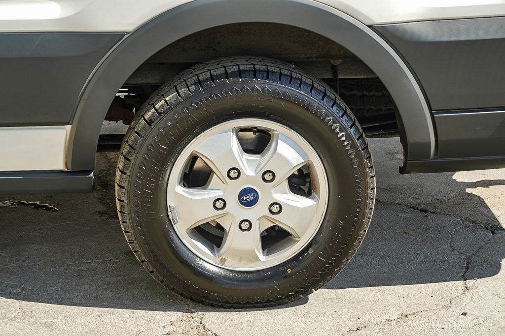 Thumbnail: 2018 Ford Transit Series - 18