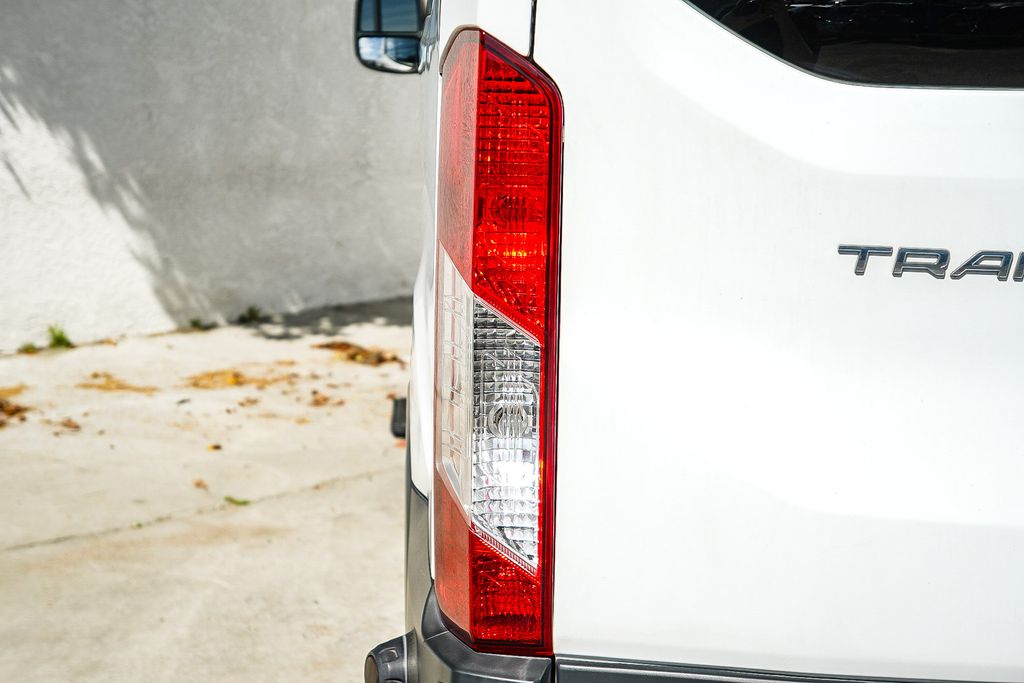 Thumbnail: 2018 Ford Transit Series - 16