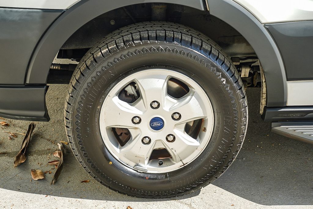 Thumbnail: 2018 Ford Transit Series - 7