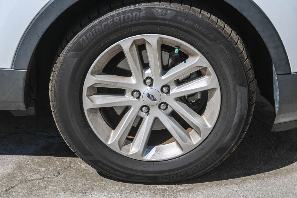 Thumbnail: 2016 Ford Explorer - 9