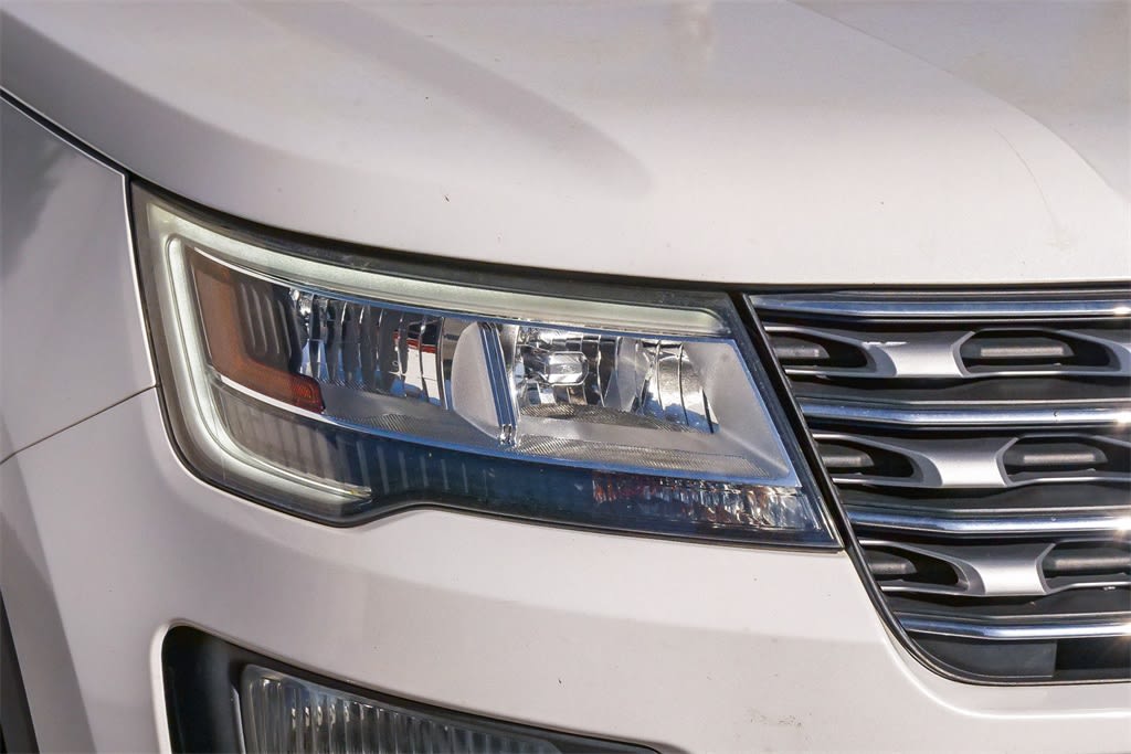 Thumbnail: 2017 Ford Explorer - 8