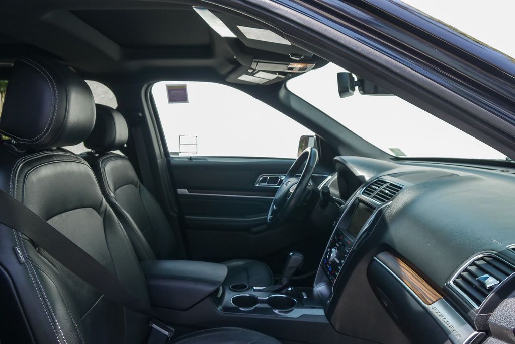 Thumbnail: 2017 Ford Explorer - 8