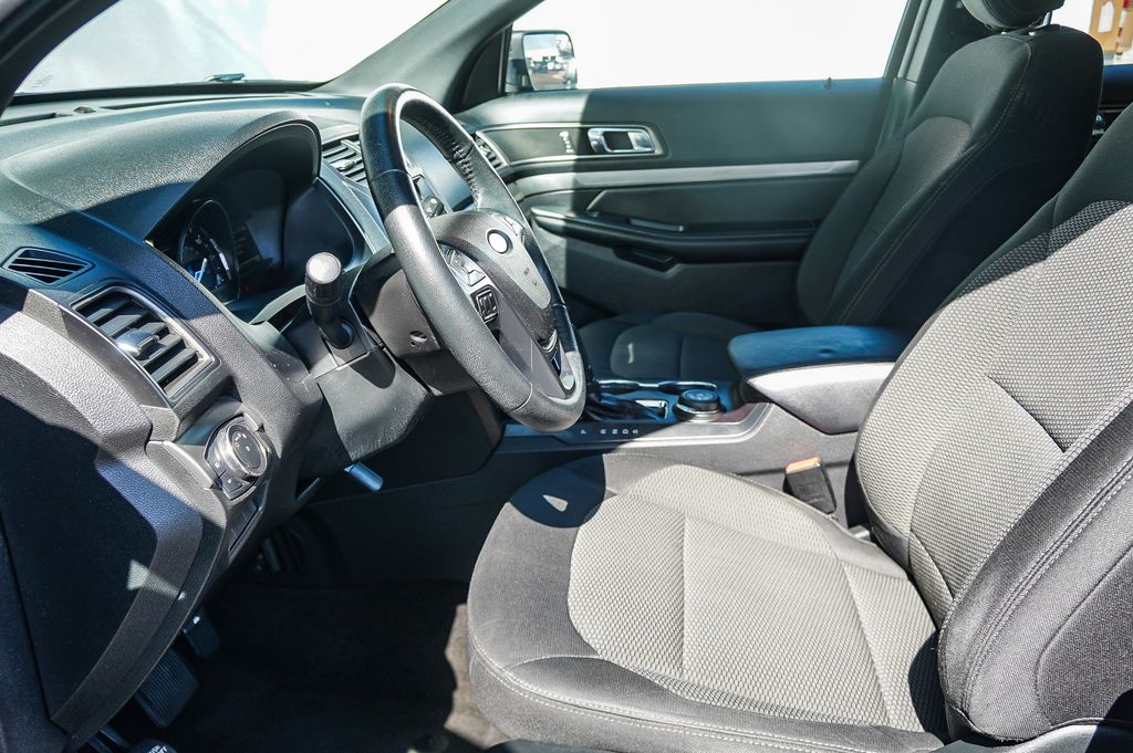 Thumbnail: 2018 Ford Explorer - 10