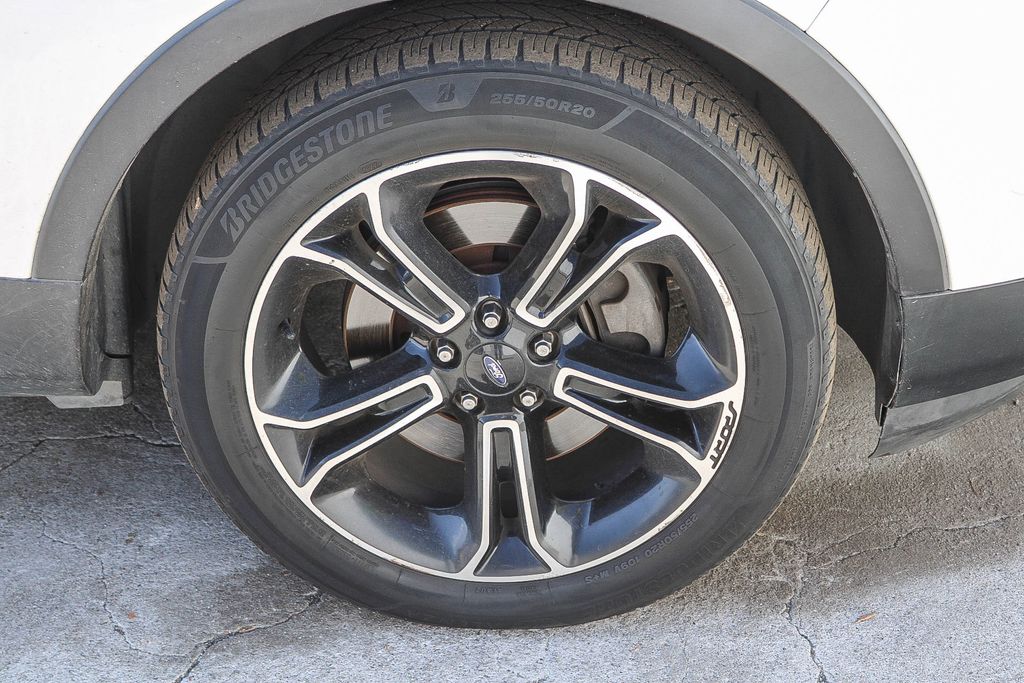 Thumbnail: 2015 Ford Explorer - 11