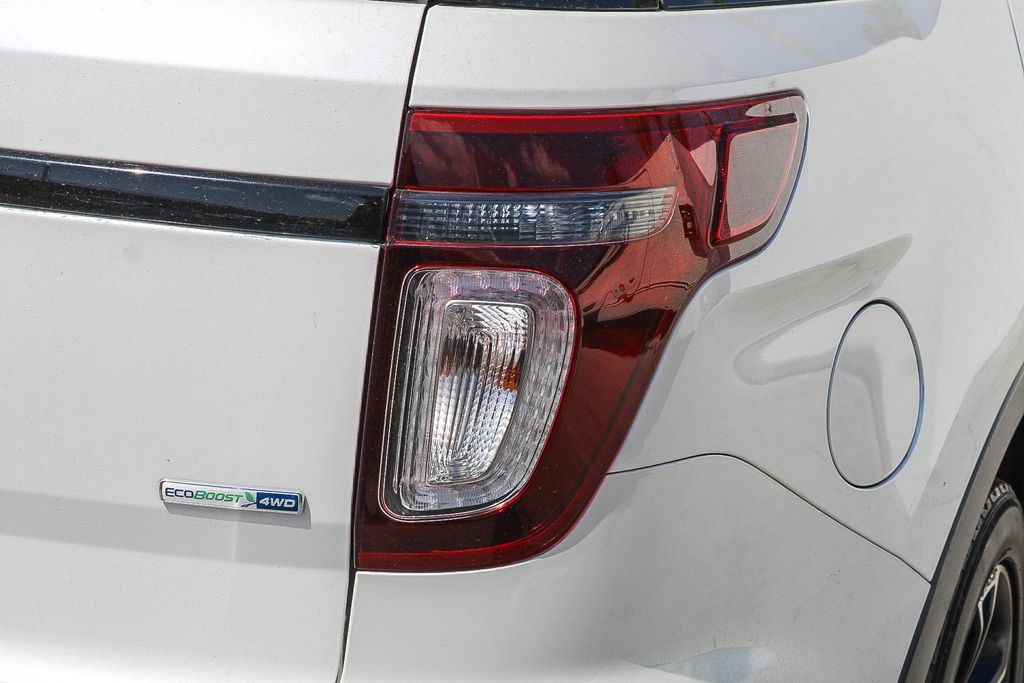 Thumbnail: 2015 Ford Explorer - 10