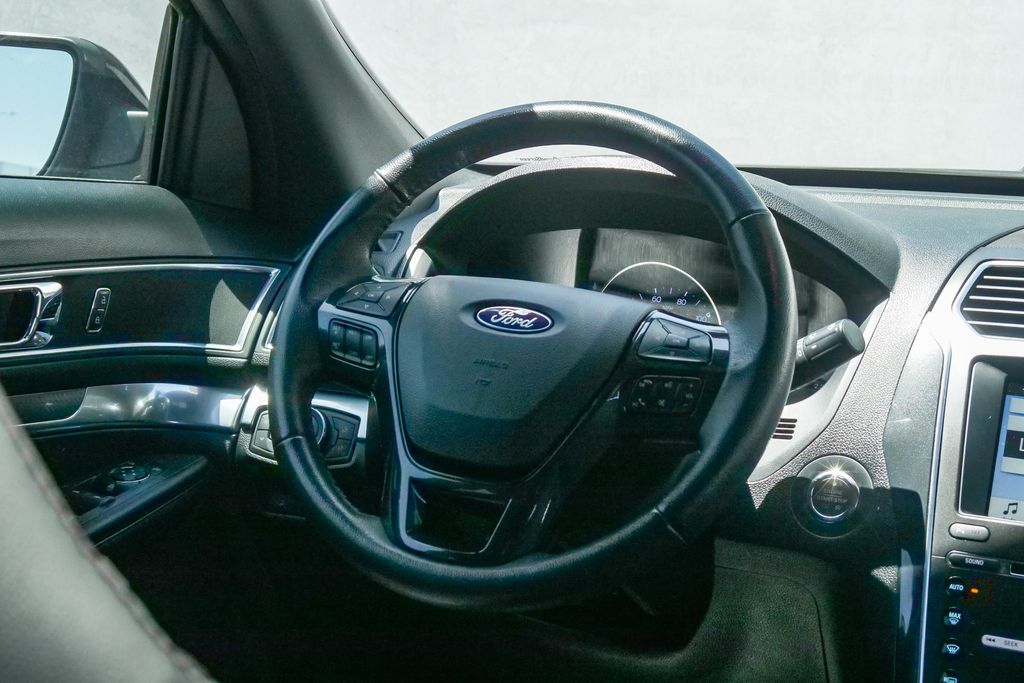 Thumbnail: 2018 Ford Explorer - 11