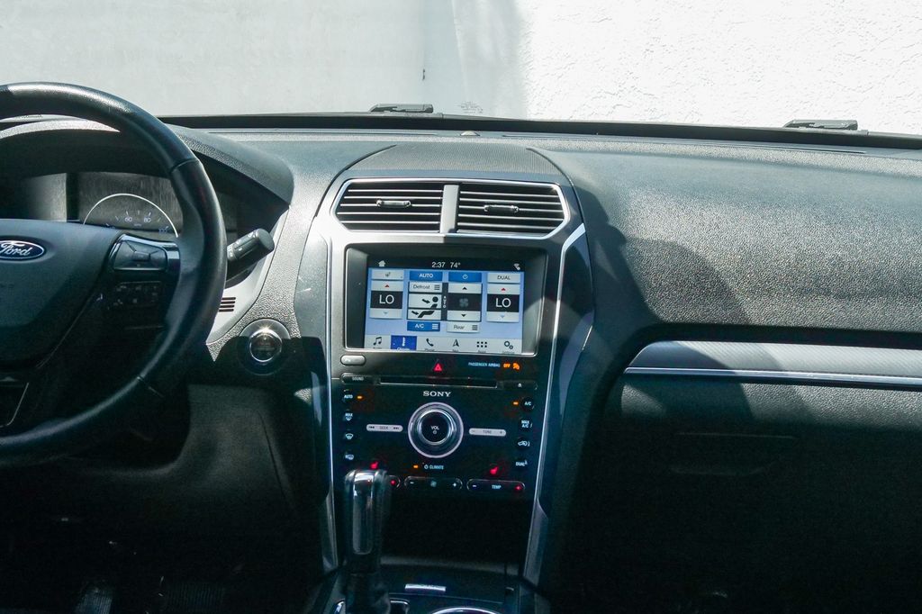 Thumbnail: 2018 Ford Explorer - 8