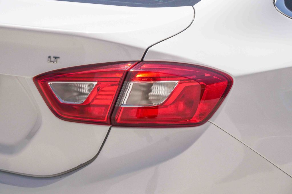 Thumbnail: 2018 Chevrolet Cruze - 11
