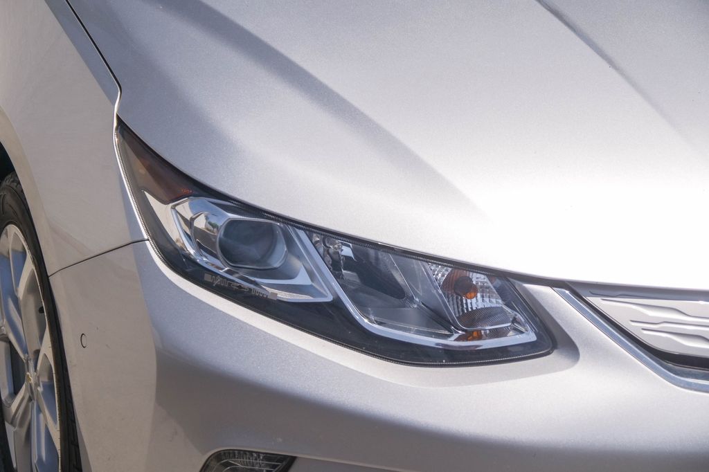 Thumbnail: 2017 Chevrolet Volt - 8