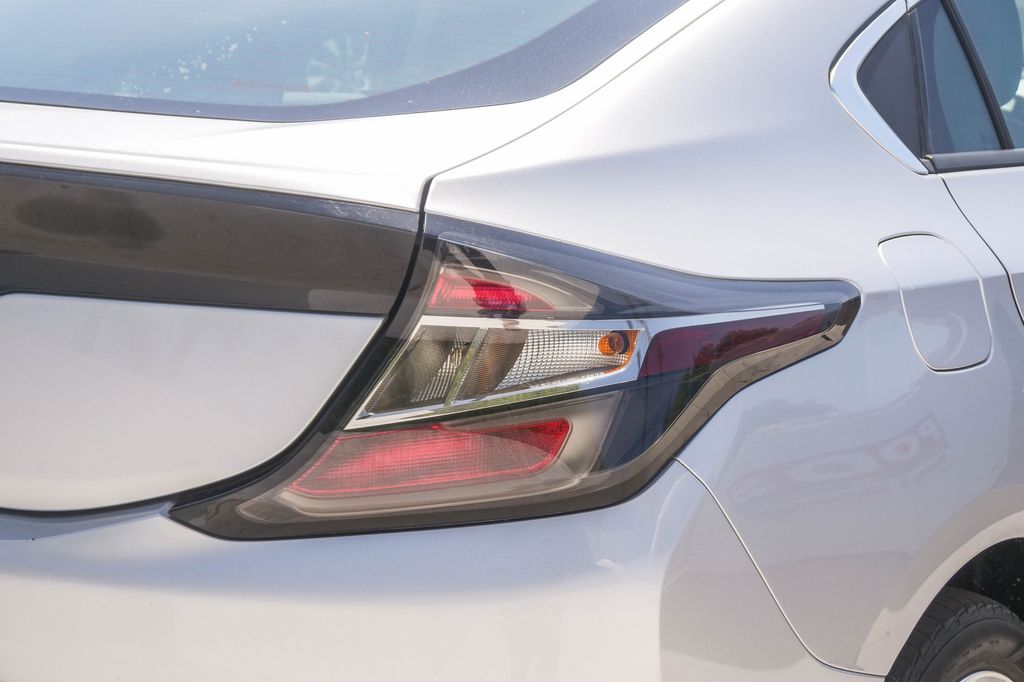 Thumbnail: 2017 Chevrolet Volt - 11