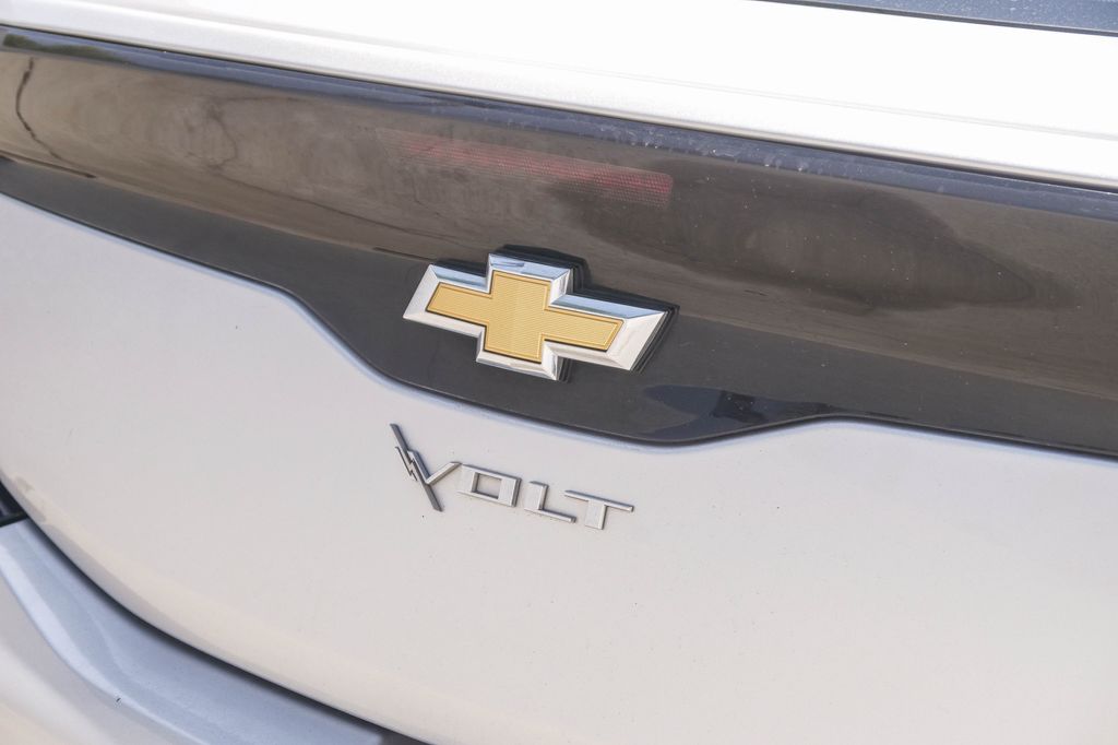 Thumbnail: 2017 Chevrolet Volt - 4