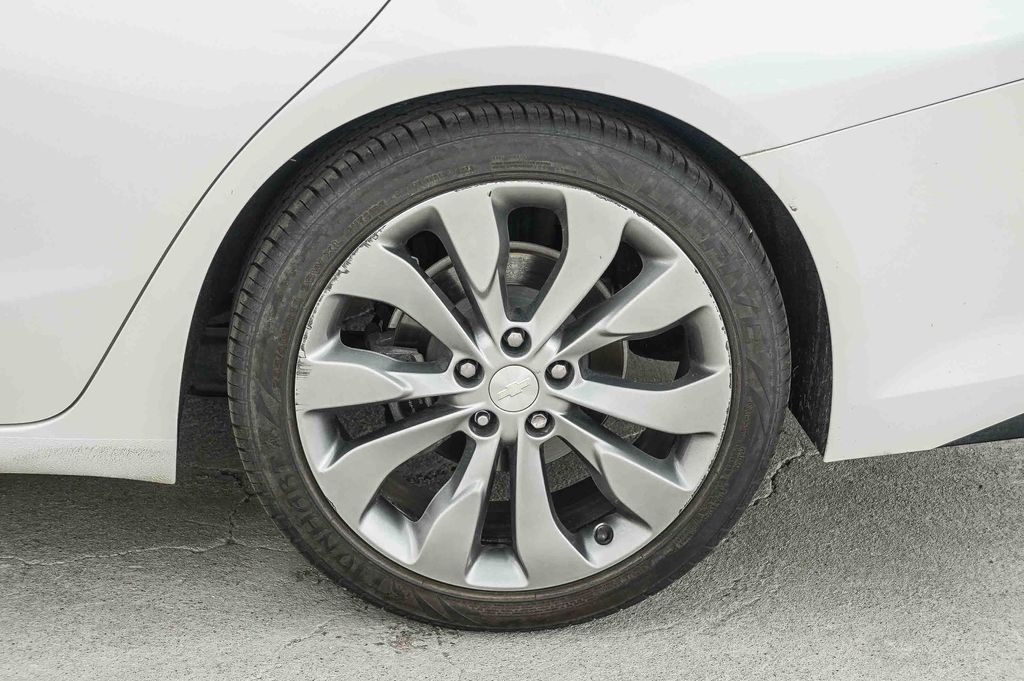 Thumbnail: 2016 Chevrolet Malibu - 11