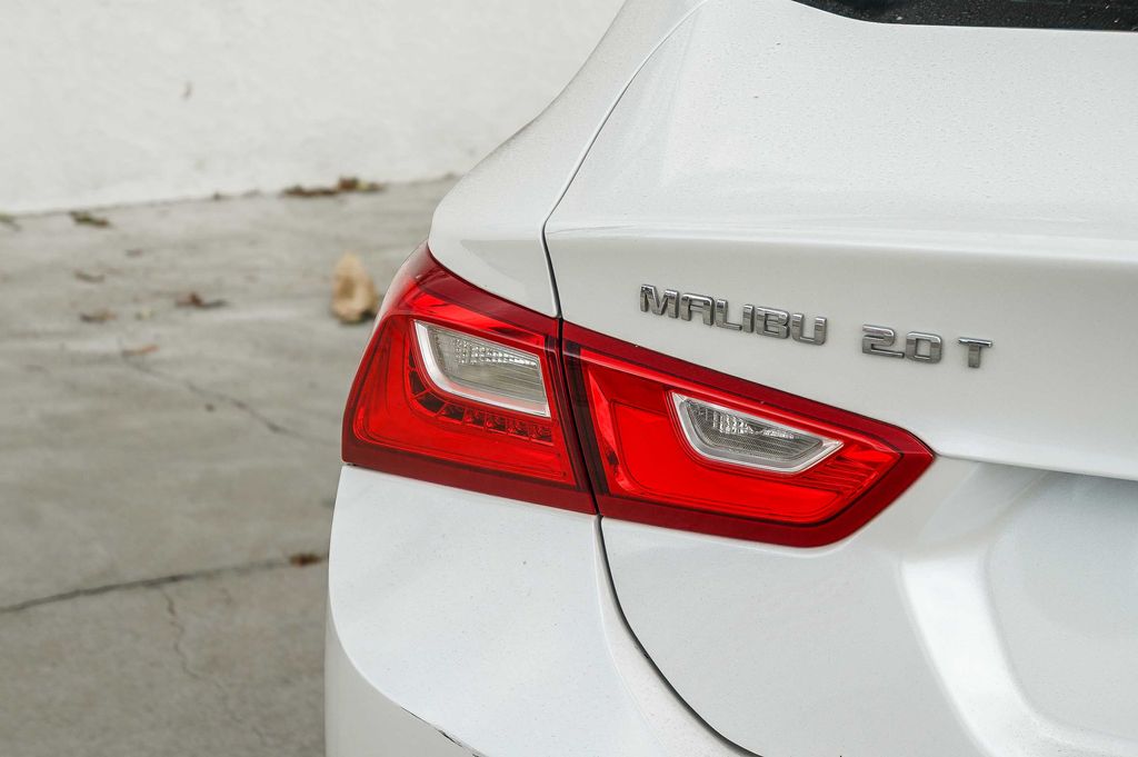 Thumbnail: 2016 Chevrolet Malibu - 5
