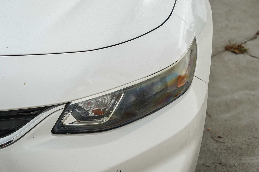 Thumbnail: 2016 Chevrolet Malibu - 9