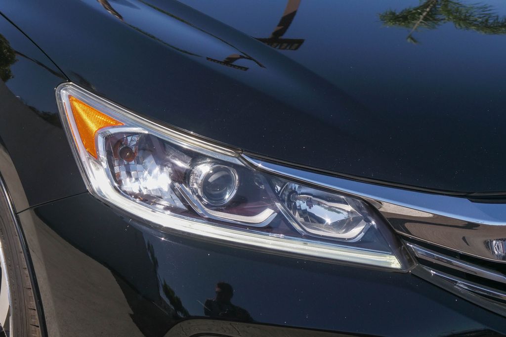 Thumbnail: 2017 Honda Accord - 9