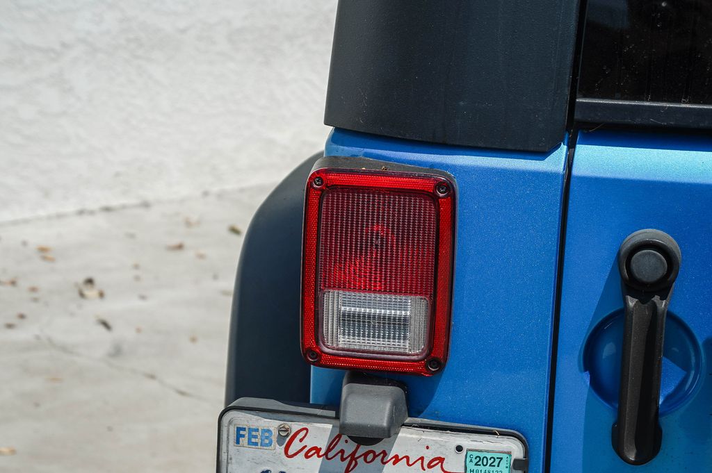 Thumbnail: 2010 Jeep Wrangler - 10