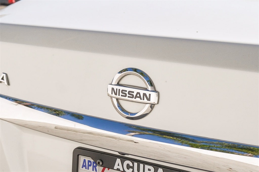 Thumbnail: 2017 Nissan Altima - 5