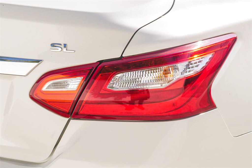 Thumbnail: 2017 Nissan Altima - 11