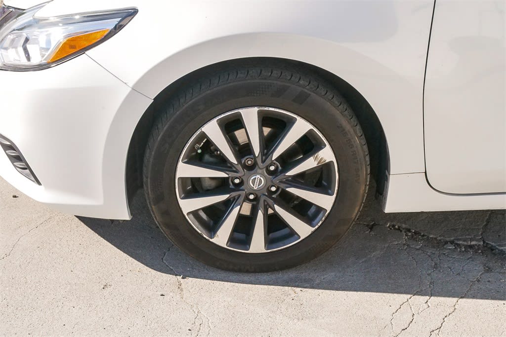 Thumbnail: 2017 Nissan Altima - 6