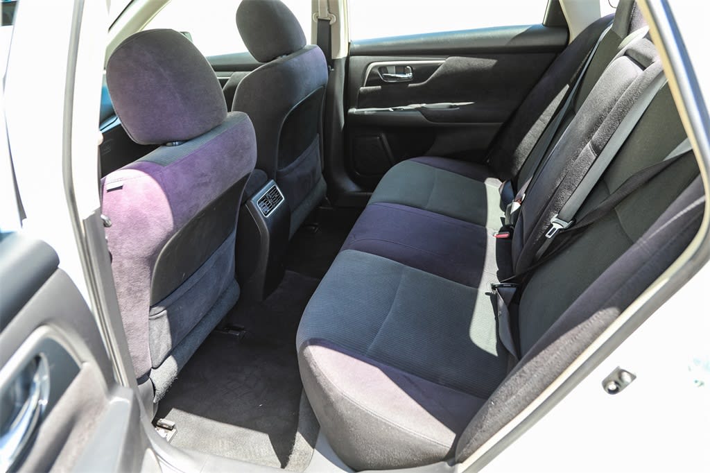 2013 Nissan Altima SV 11