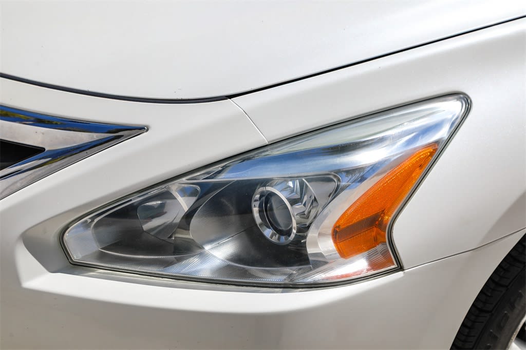 2013 Nissan Altima SV 19