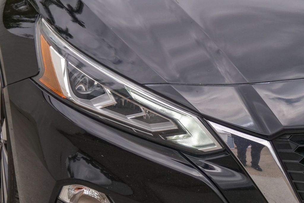 Thumbnail: 2019 Nissan Altima - 9