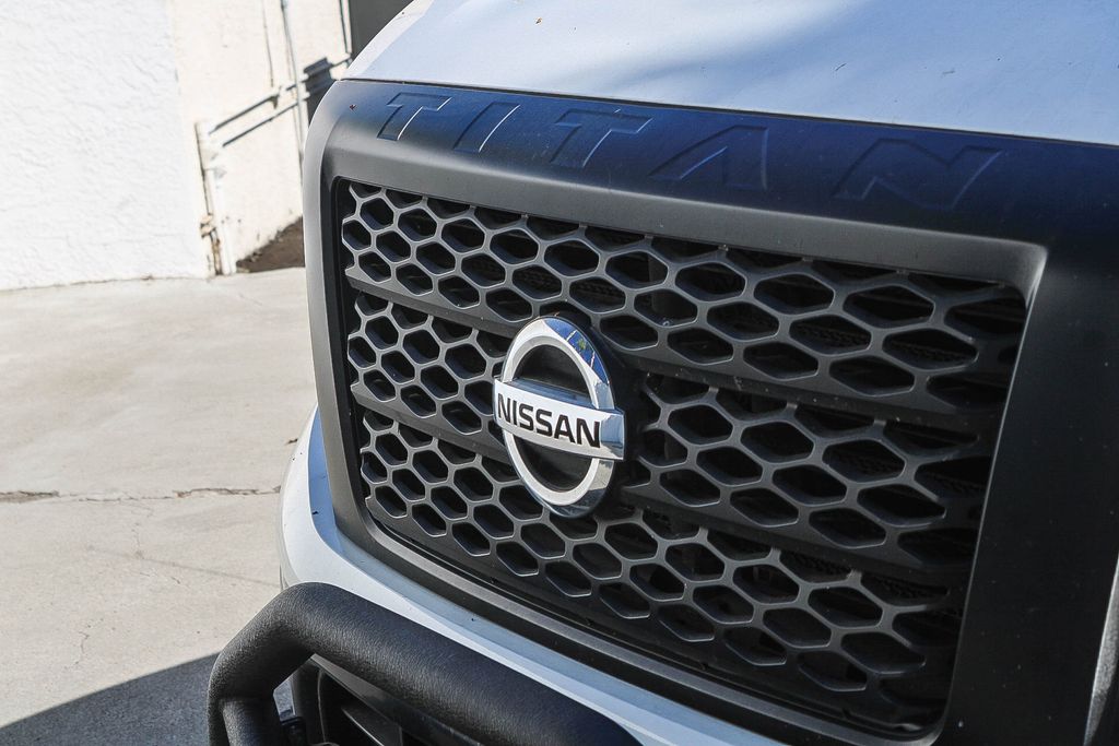 Thumbnail: 2017 Nissan Titan - 5