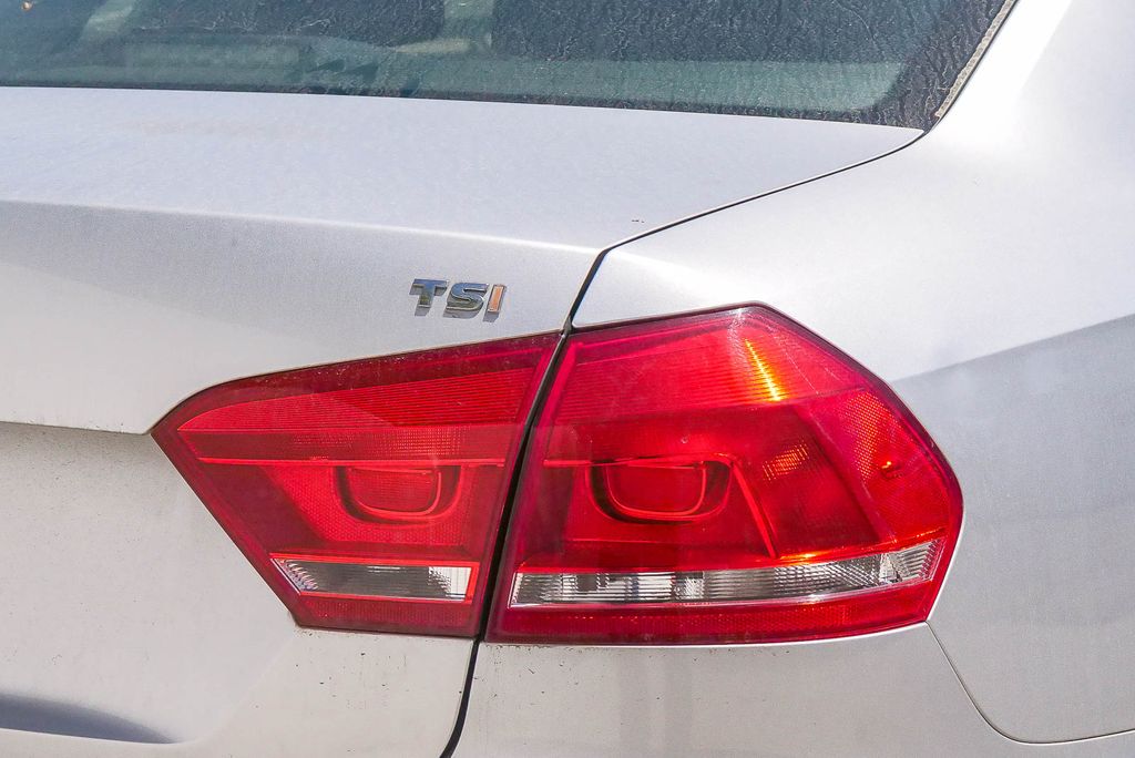 Thumbnail: 2014 Volkswagen Passat - 11