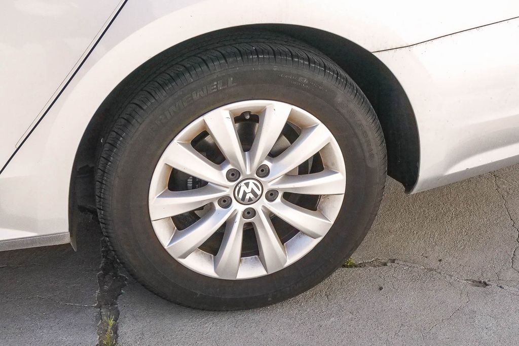 Thumbnail: 2014 Volkswagen Passat - 9