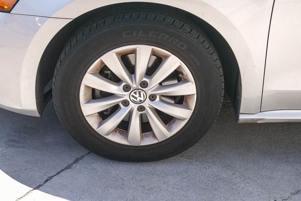 Thumbnail: 2014 Volkswagen Passat - 6