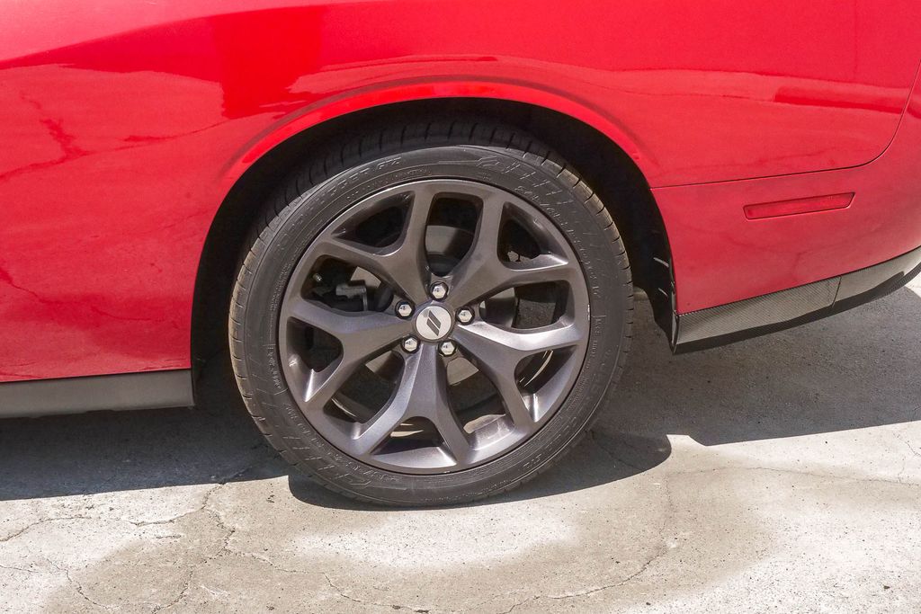 Thumbnail: 2017 Dodge Challenger - 9