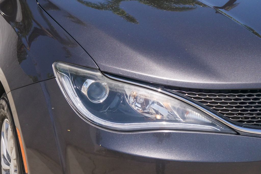 Thumbnail: 2019 Chrysler Pacifica - 8