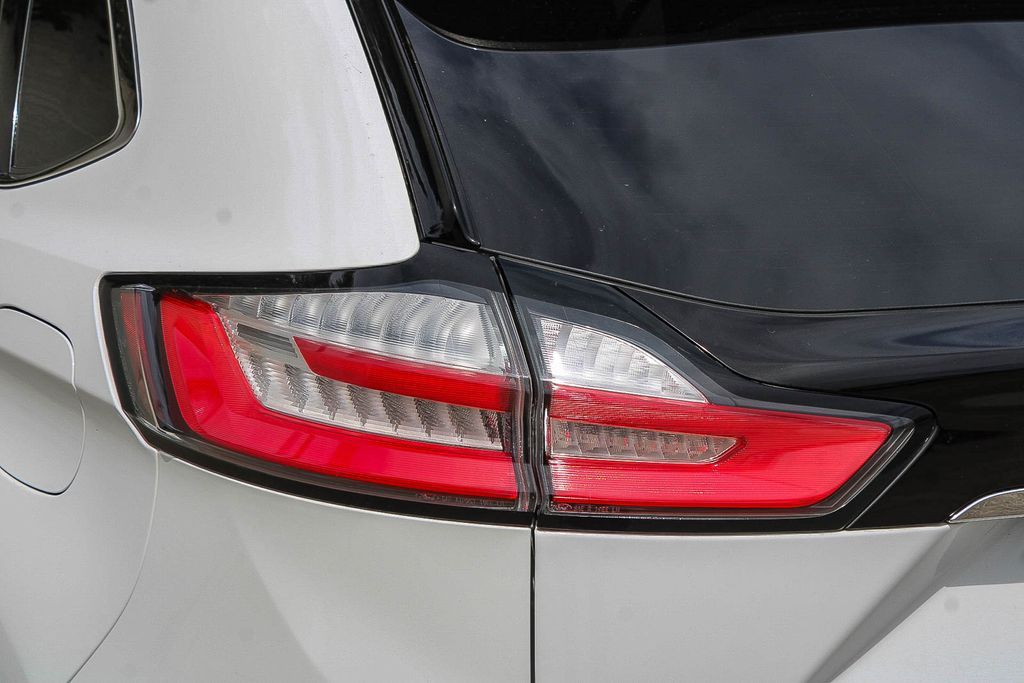 Thumbnail: 2019 Ford Edge - 19