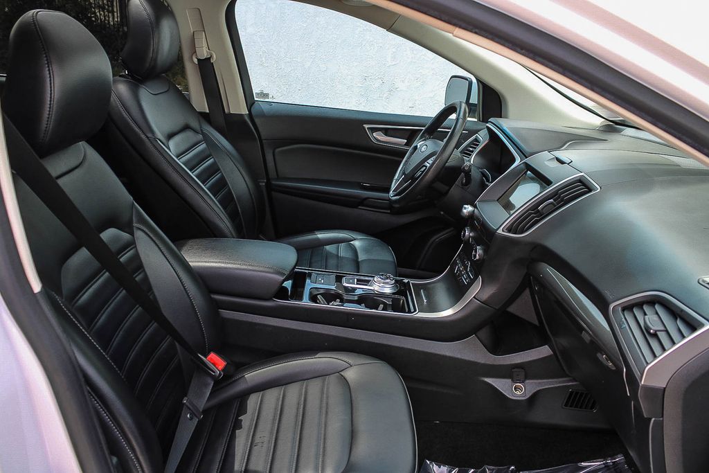 Thumbnail: 2019 Ford Edge - 9